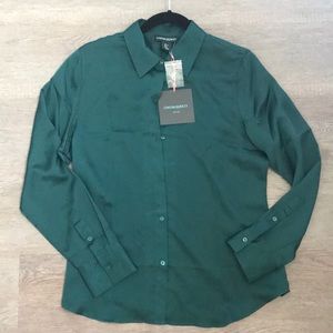 ON TREND ❤️Satin Cynthia Rowley emerald 💚💚 shirt